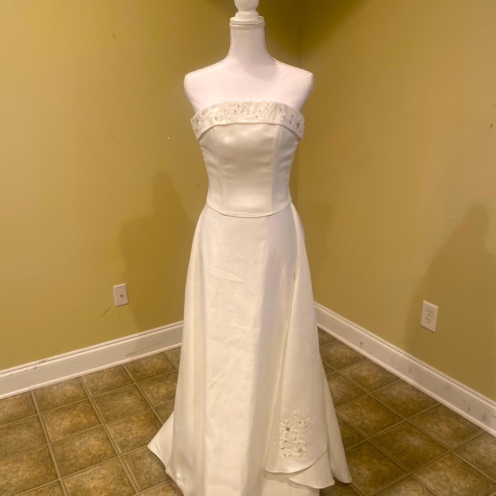 New wedding dress size 6